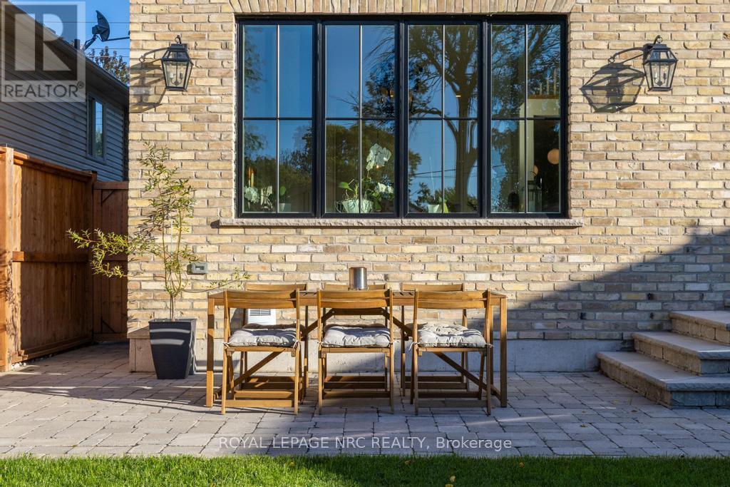 












166 DALHOUSIE AVENUE

,
St. Catharines (Port Dalhousie),




Ontario
L2N4X7

