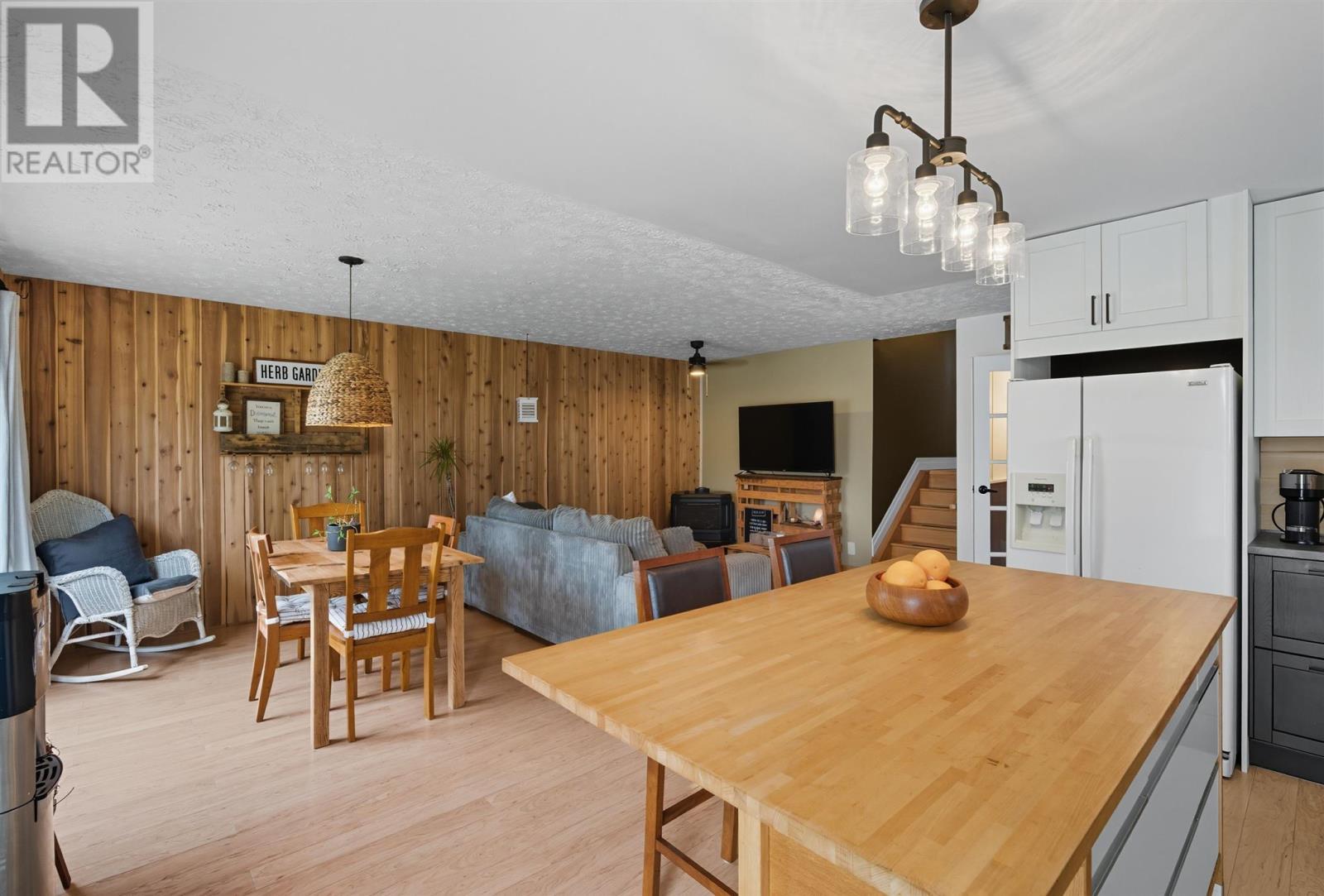 












37 McLaren CRES

,
Elliot Lake,




Ontario
P5A3M3

