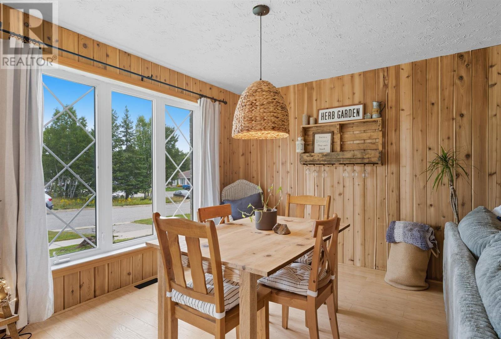 












37 McLaren CRES

,
Elliot Lake,




Ontario
P5A3M3

