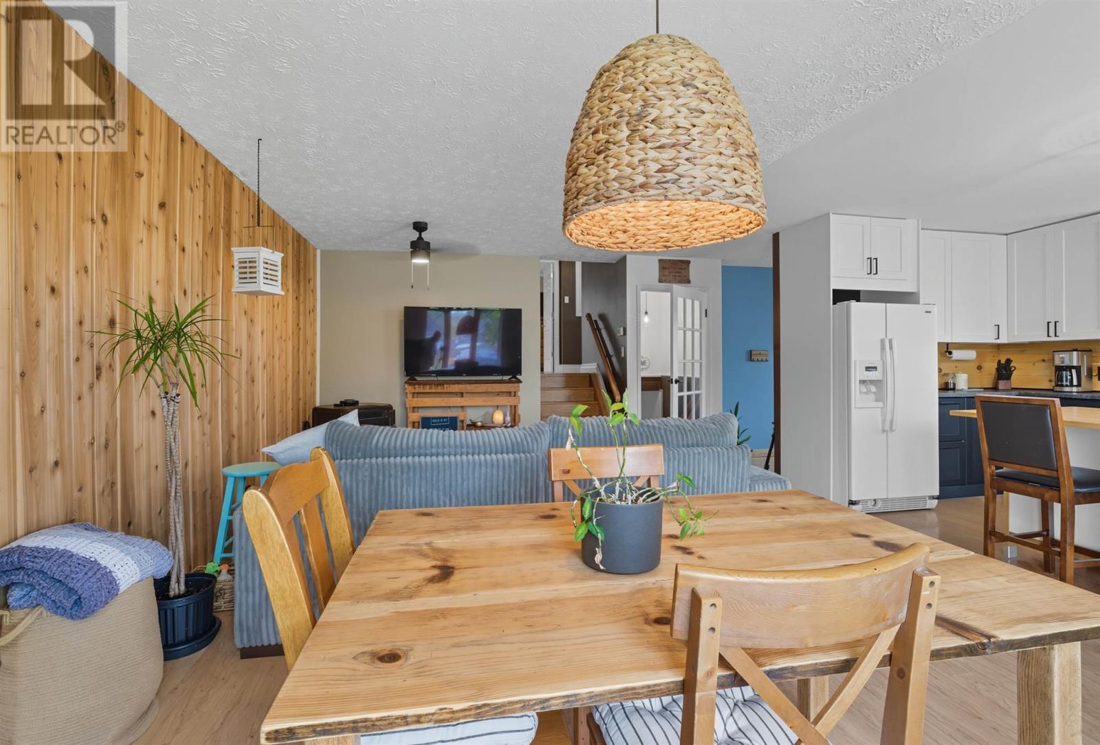 












37 McLaren CRES

,
Elliot Lake,




Ontario
P5A3M3

