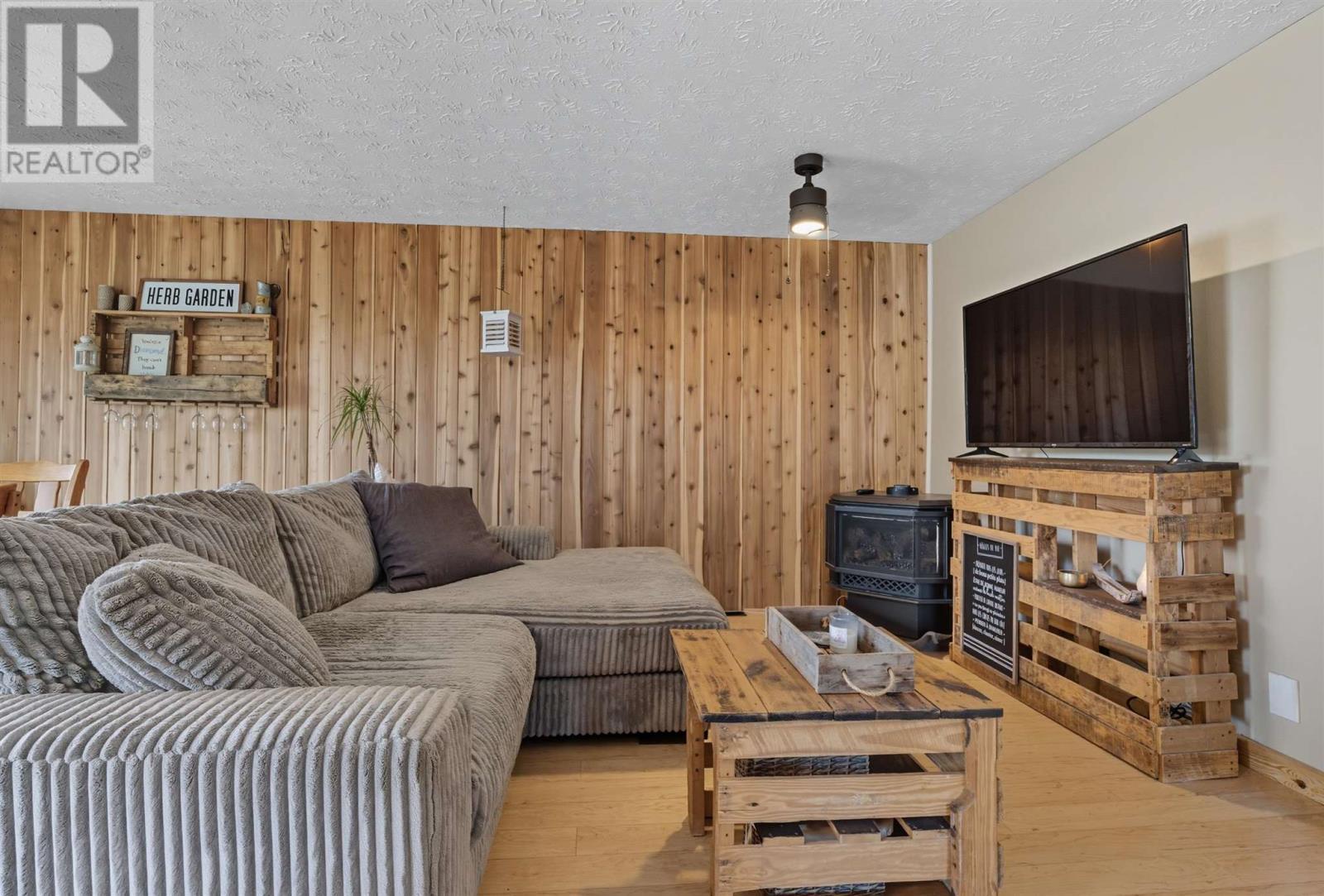 












37 McLaren CRES

,
Elliot Lake,




Ontario
P5A3M3

