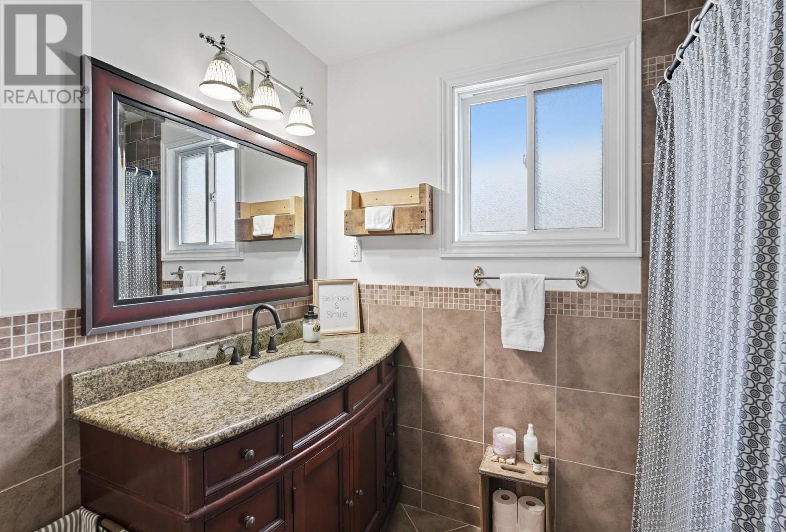 












37 McLaren CRES

,
Elliot Lake,




Ontario
P5A3M3

