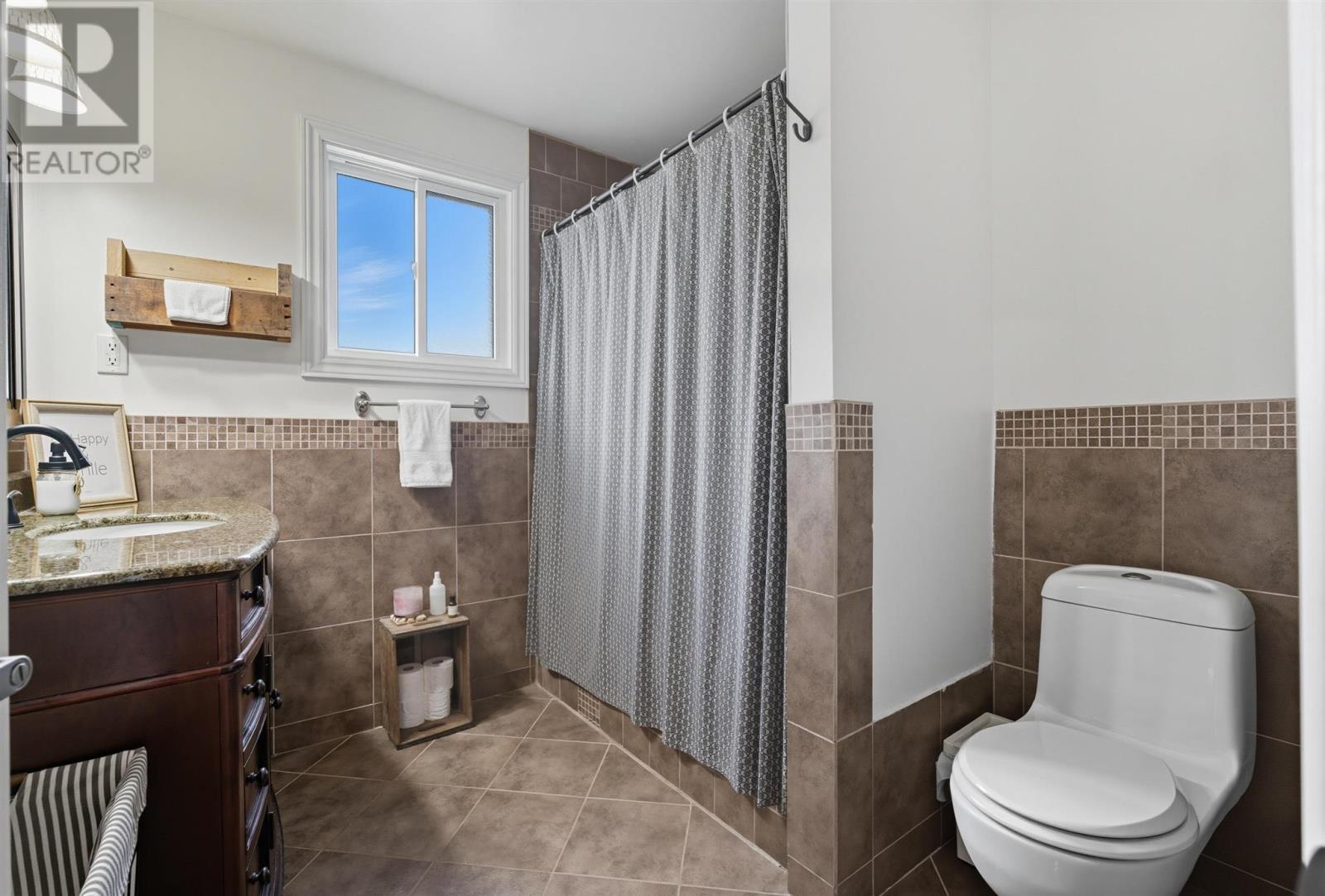 












37 McLaren CRES

,
Elliot Lake,




Ontario
P5A3M3

