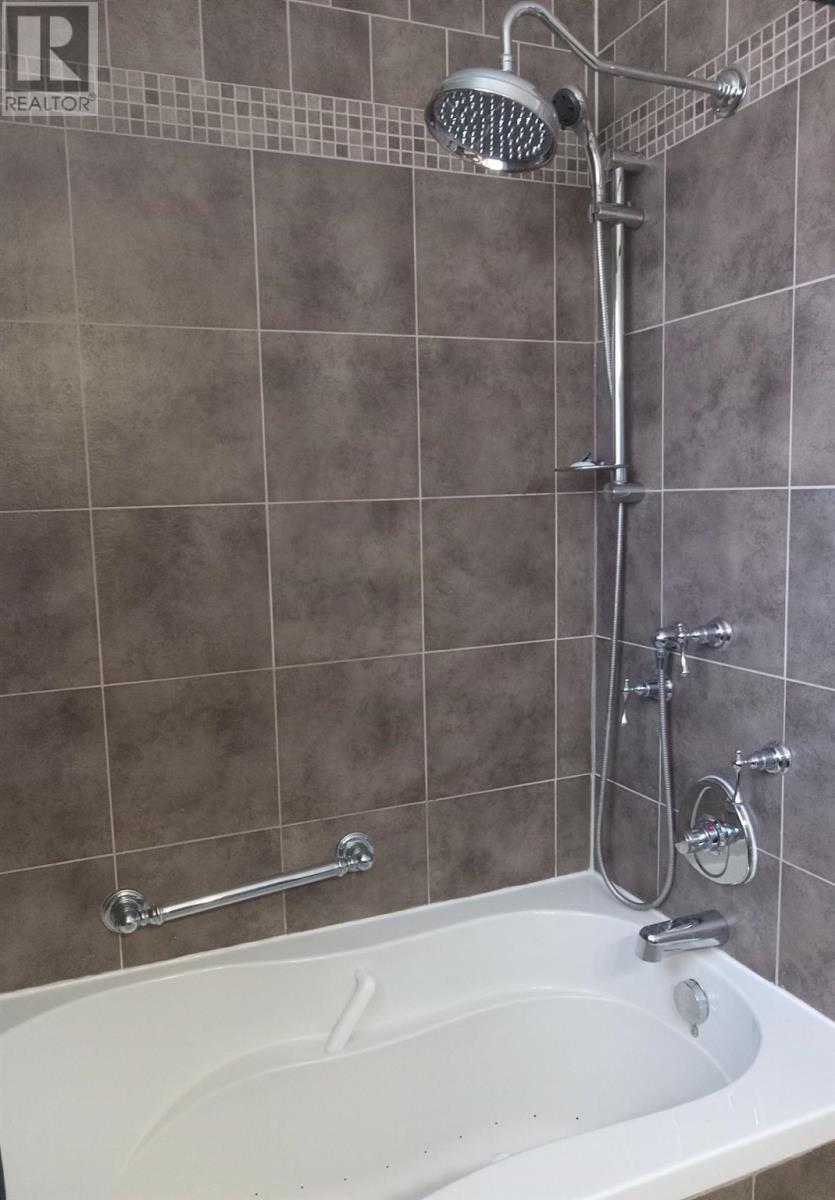 












37 McLaren CRES

,
Elliot Lake,




Ontario
P5A3M3

