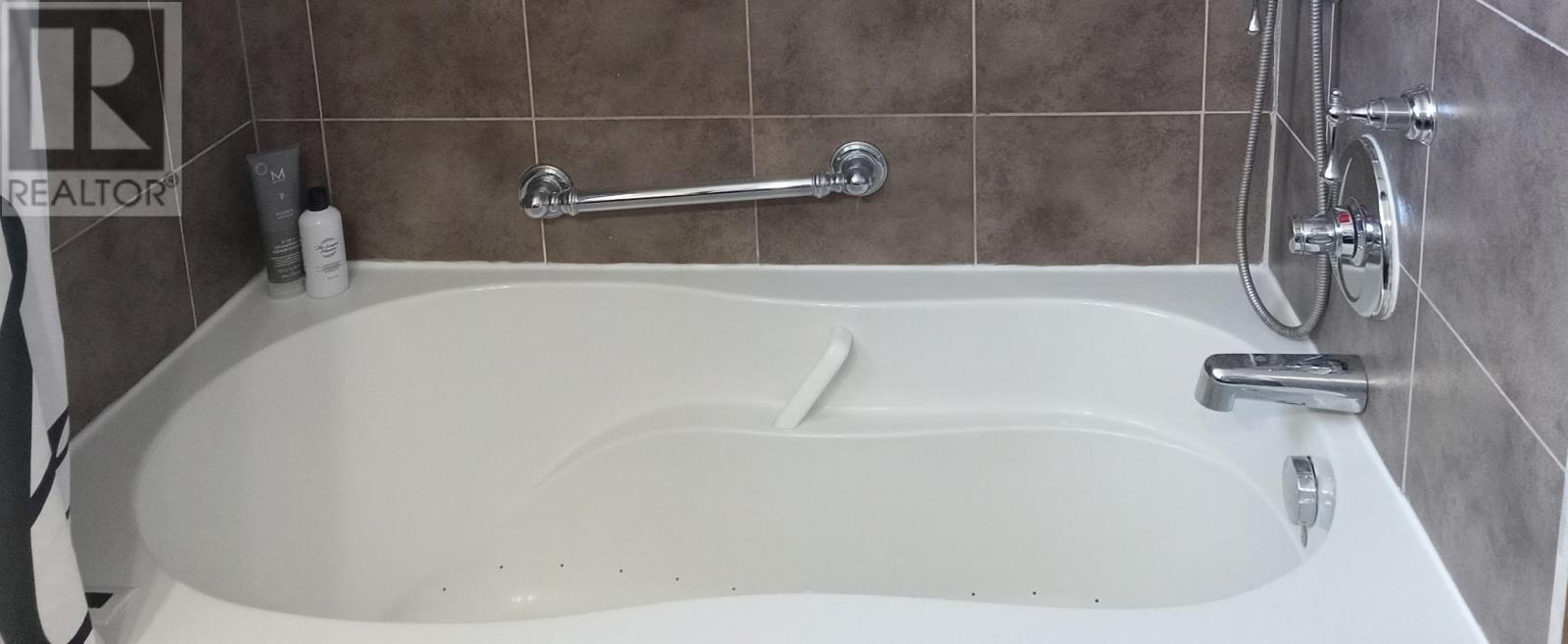 












37 McLaren CRES

,
Elliot Lake,




Ontario
P5A3M3

