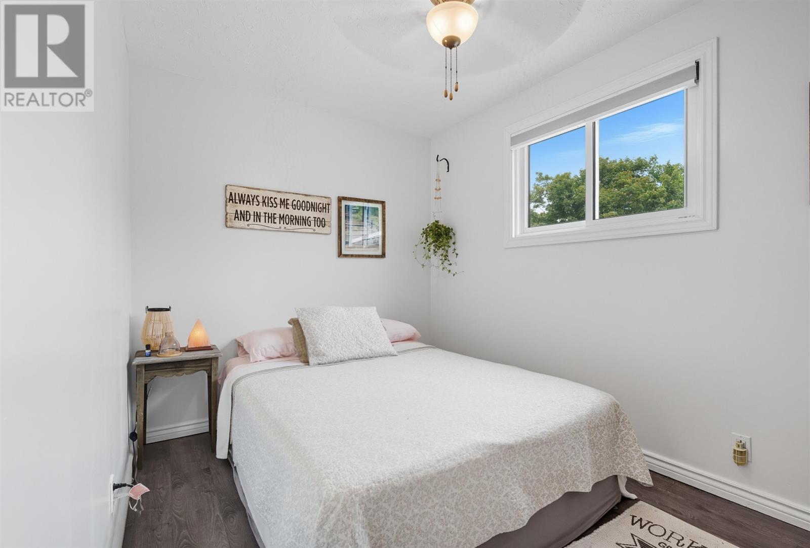 












37 McLaren CRES

,
Elliot Lake,




Ontario
P5A3M3

