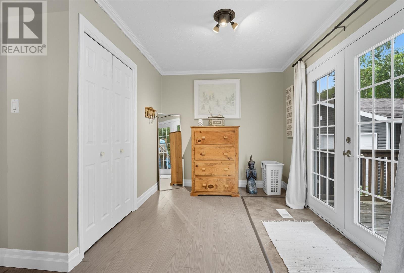 












37 McLaren CRES

,
Elliot Lake,




Ontario
P5A3M3

