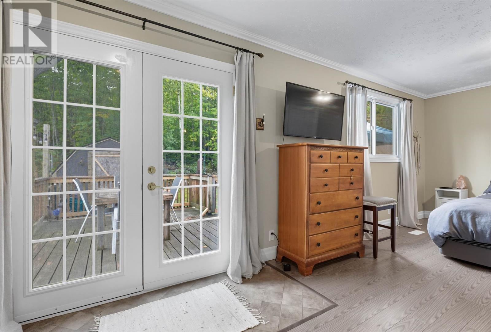 












37 McLaren CRES

,
Elliot Lake,




Ontario
P5A3M3

