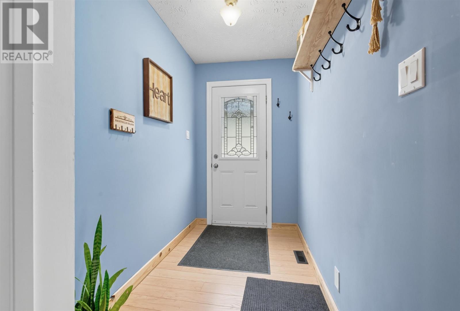 












37 McLaren CRES

,
Elliot Lake,




Ontario
P5A3M3

