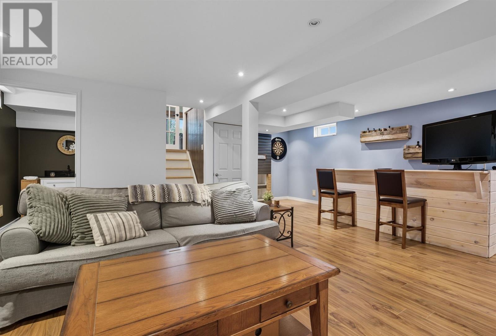 












37 McLaren CRES

,
Elliot Lake,




Ontario
P5A3M3

