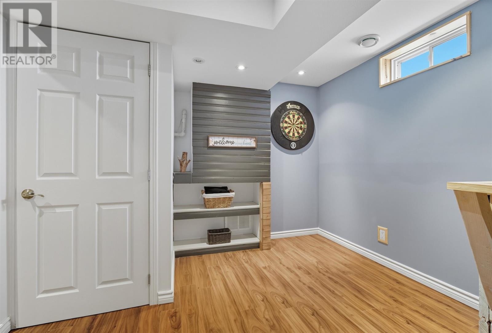 












37 McLaren CRES

,
Elliot Lake,




Ontario
P5A3M3

