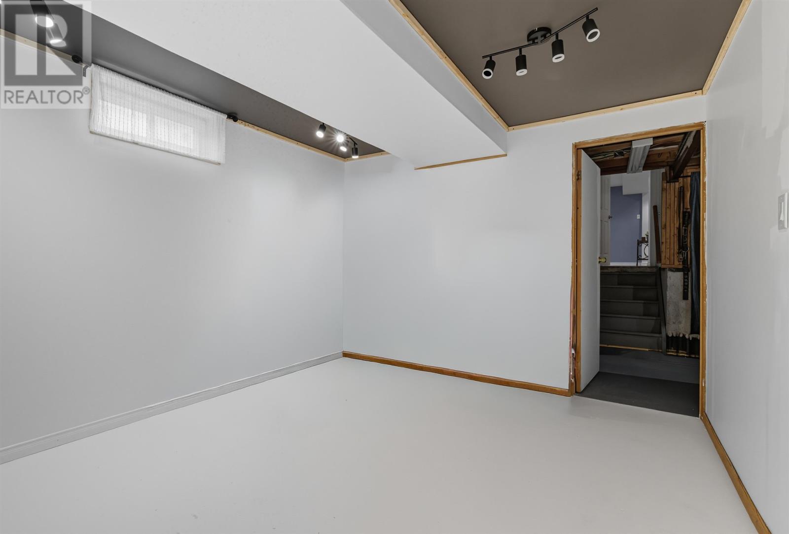 












37 McLaren CRES

,
Elliot Lake,




Ontario
P5A3M3

