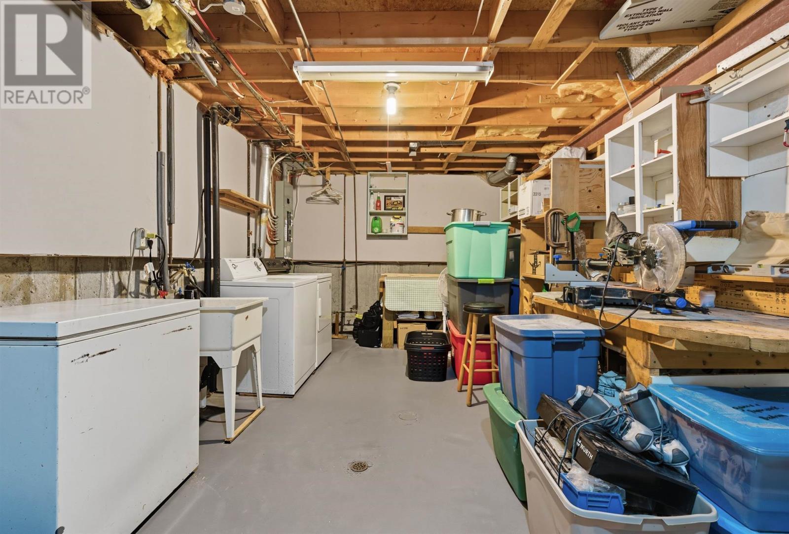 












37 McLaren CRES

,
Elliot Lake,




Ontario
P5A3M3

