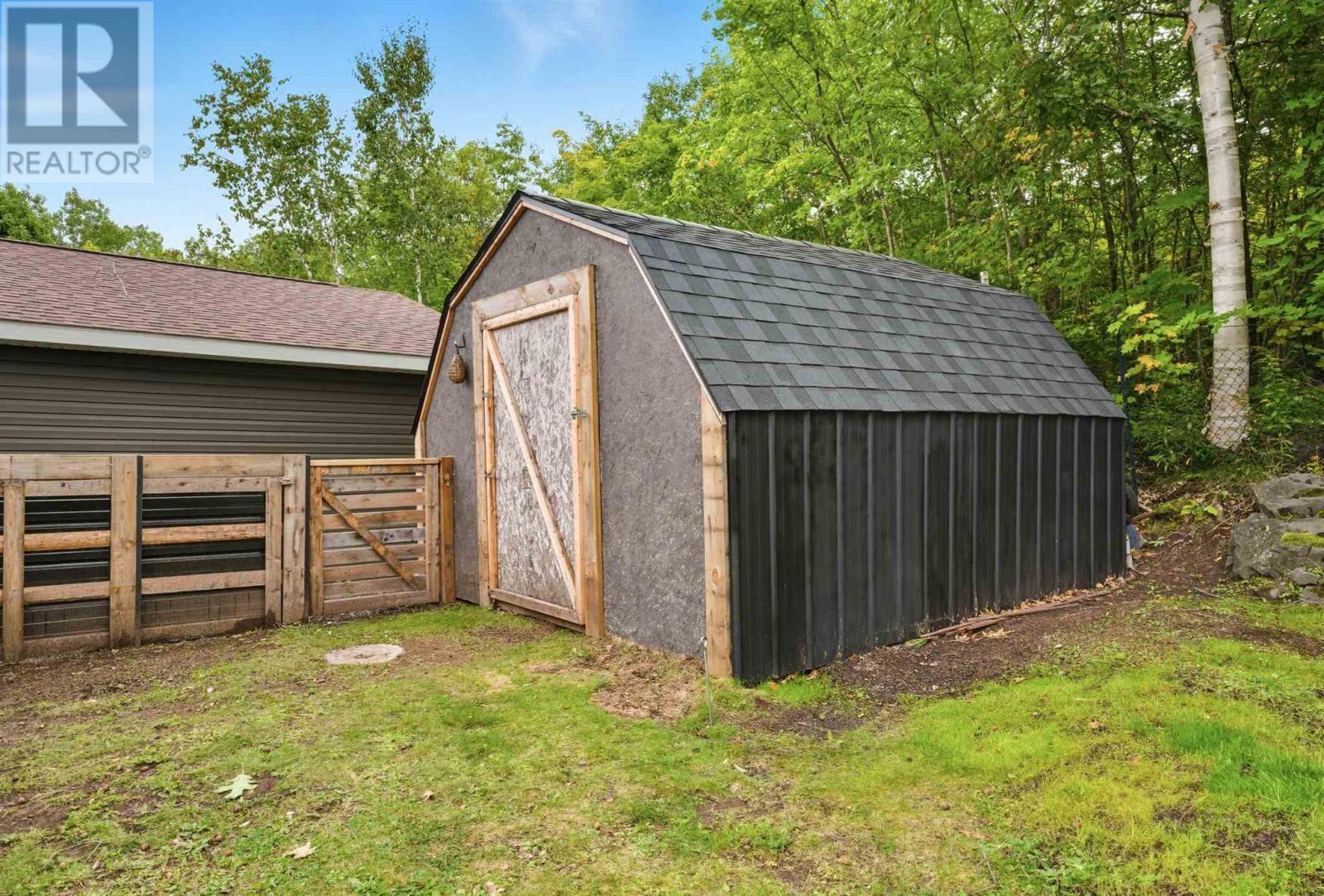 












37 McLaren CRES

,
Elliot Lake,




Ontario
P5A3M3

