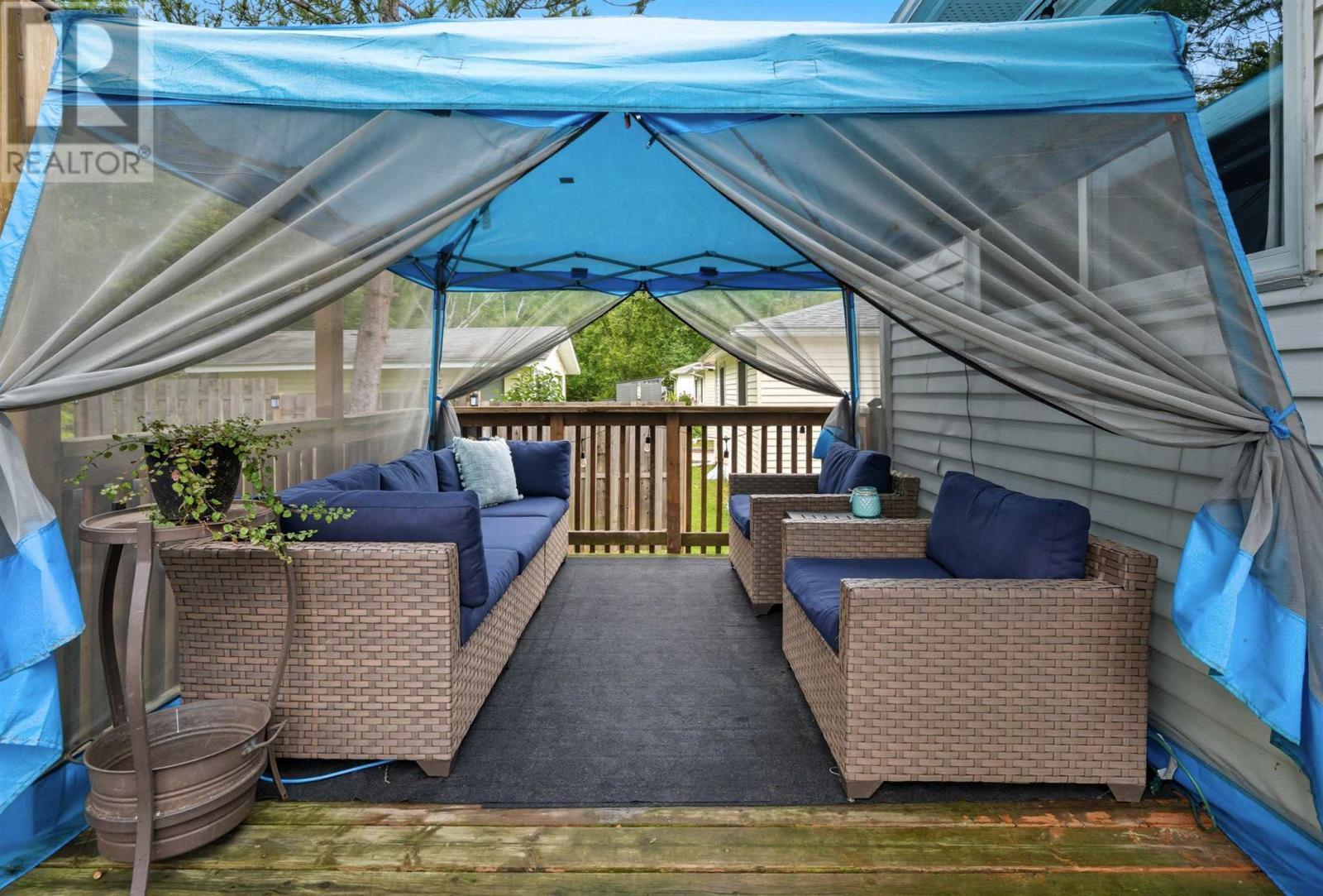 












37 McLaren CRES

,
Elliot Lake,




Ontario
P5A3M3

