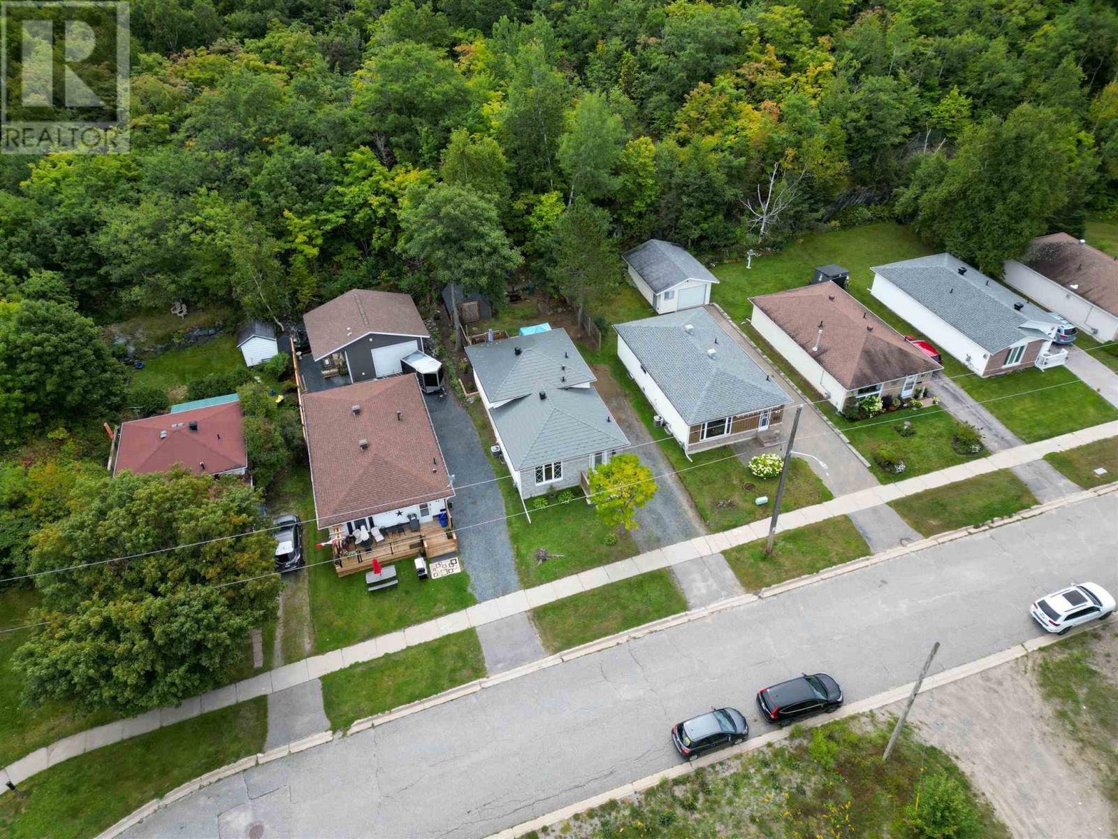 












37 McLaren CRES

,
Elliot Lake,




Ontario
P5A3M3

