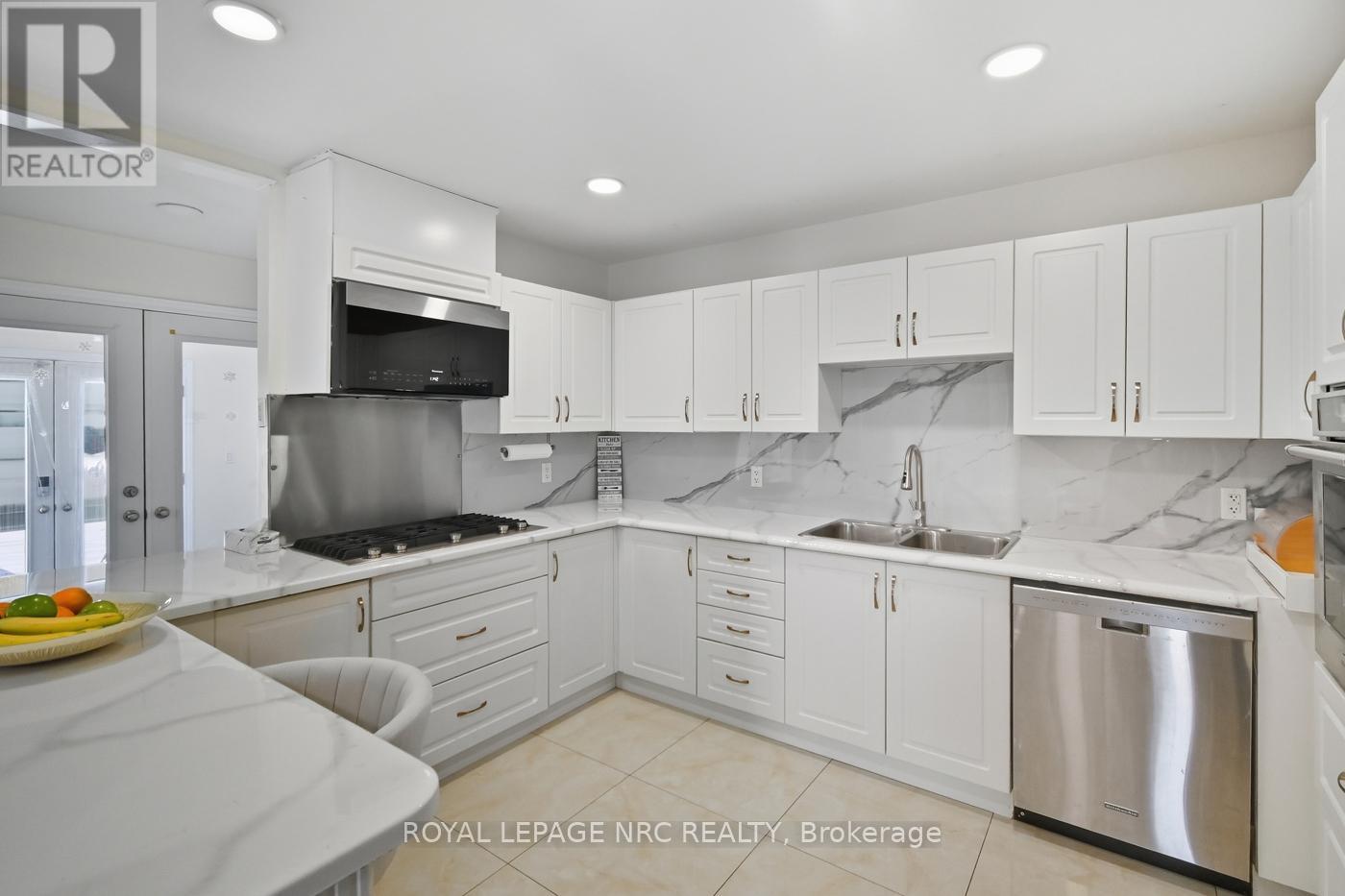 












6384 MONTROSE ROAD

,
Niagara Falls (West Wood),




Ontario
L2H1L6

