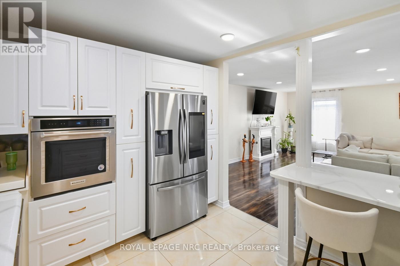 












6384 MONTROSE ROAD

,
Niagara Falls (West Wood),




Ontario
L2H1L6

