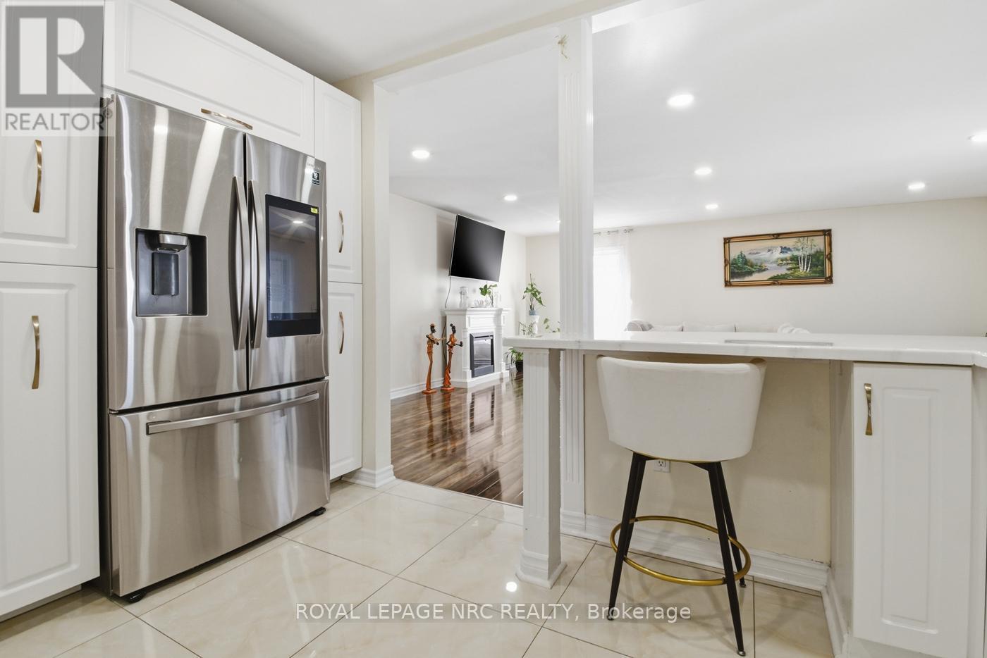 












6384 MONTROSE ROAD

,
Niagara Falls (West Wood),




Ontario
L2H1L6

