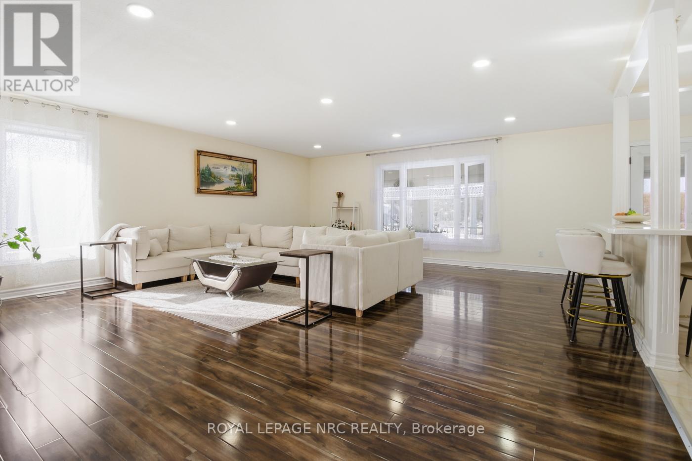 












6384 MONTROSE ROAD

,
Niagara Falls (West Wood),




Ontario
L2H1L6

