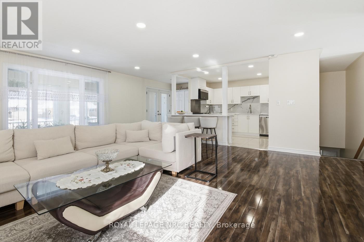 












6384 MONTROSE ROAD

,
Niagara Falls (West Wood),




Ontario
L2H1L6

