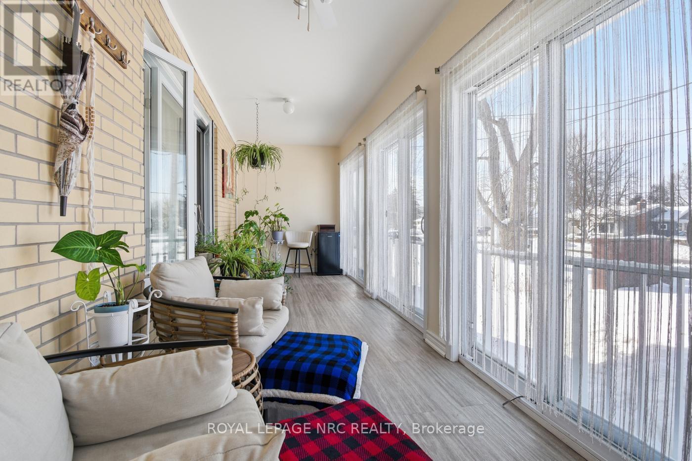 












6384 MONTROSE ROAD

,
Niagara Falls (West Wood),




Ontario
L2H1L6

