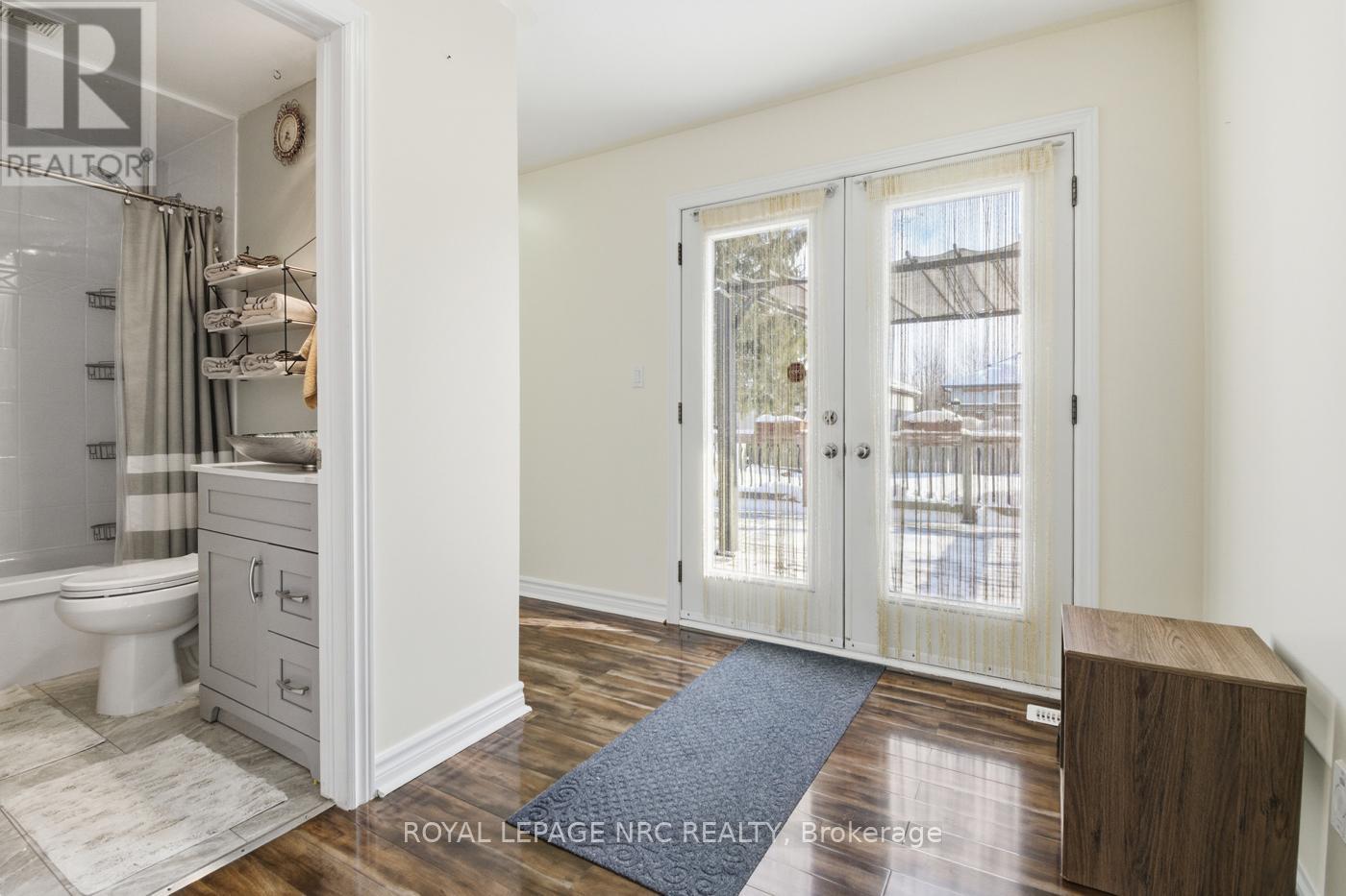 












6384 MONTROSE ROAD

,
Niagara Falls (West Wood),




Ontario
L2H1L6

