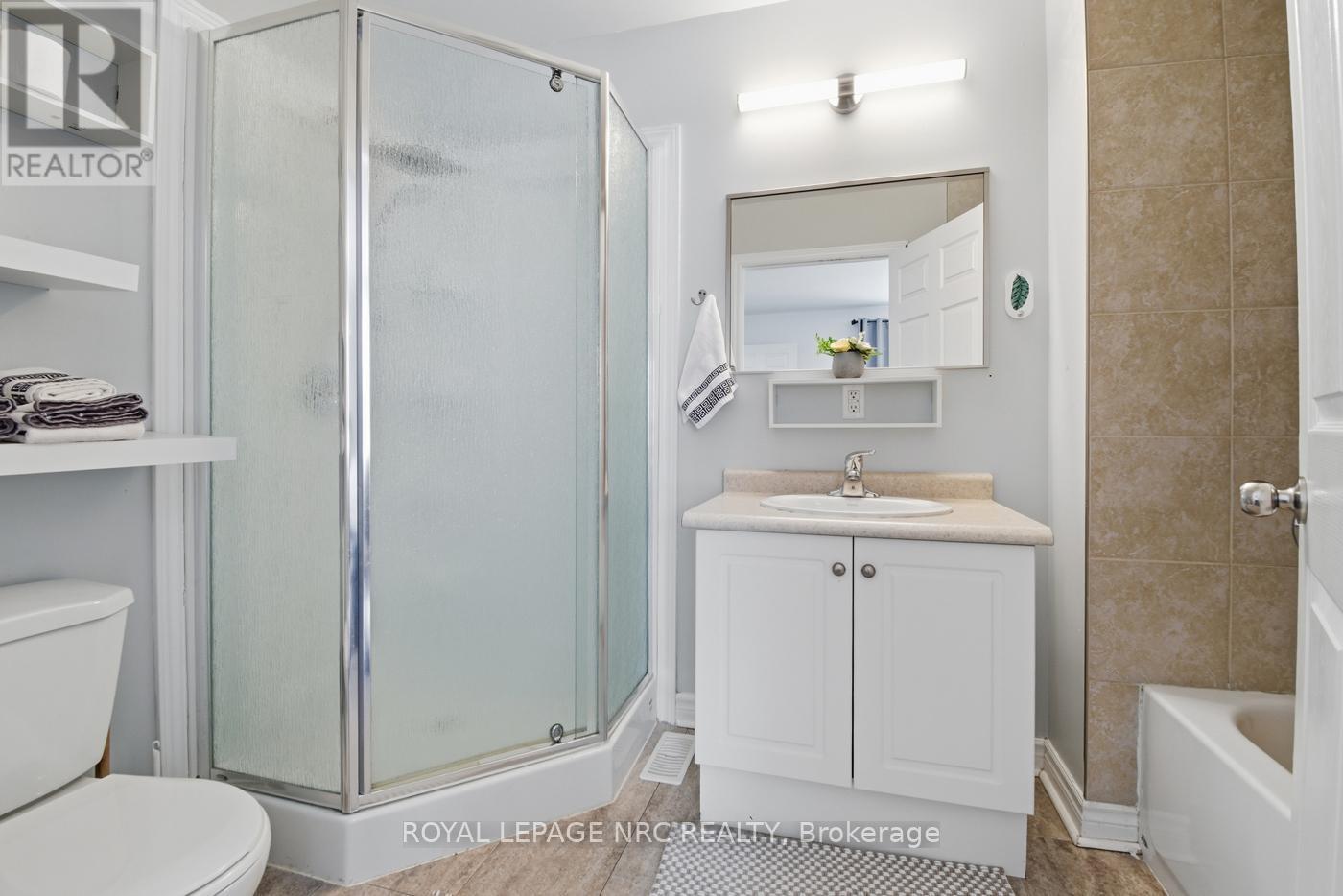 












6384 MONTROSE ROAD

,
Niagara Falls (West Wood),




Ontario
L2H1L6

