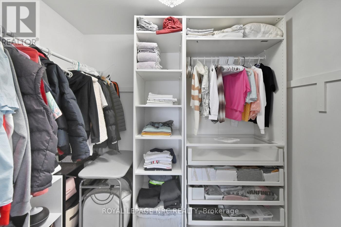 












6384 MONTROSE ROAD

,
Niagara Falls (West Wood),




Ontario
L2H1L6

