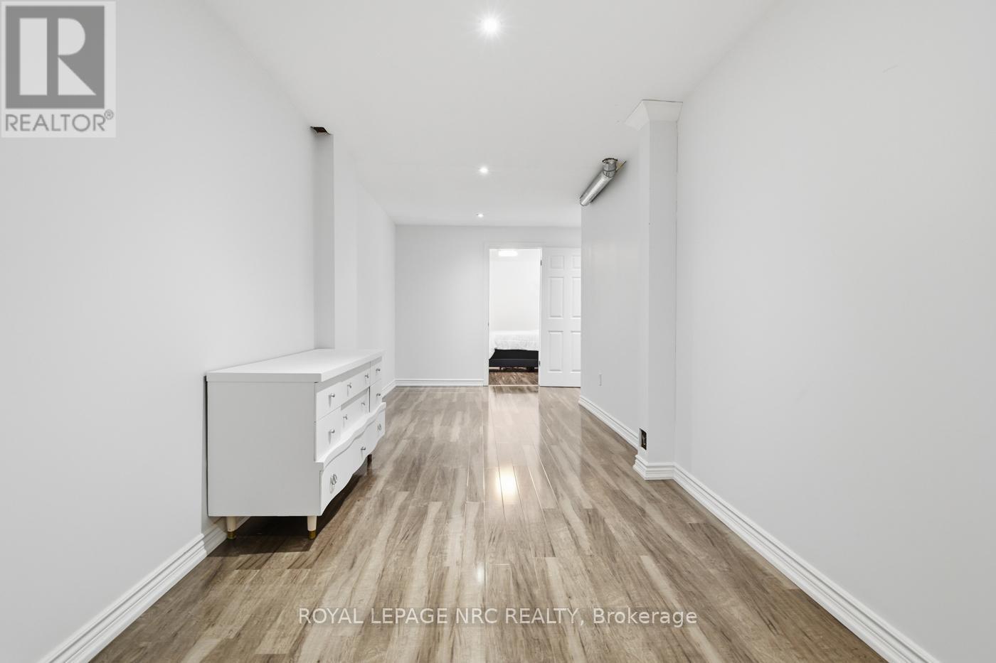 












6384 MONTROSE ROAD

,
Niagara Falls (West Wood),




Ontario
L2H1L6

