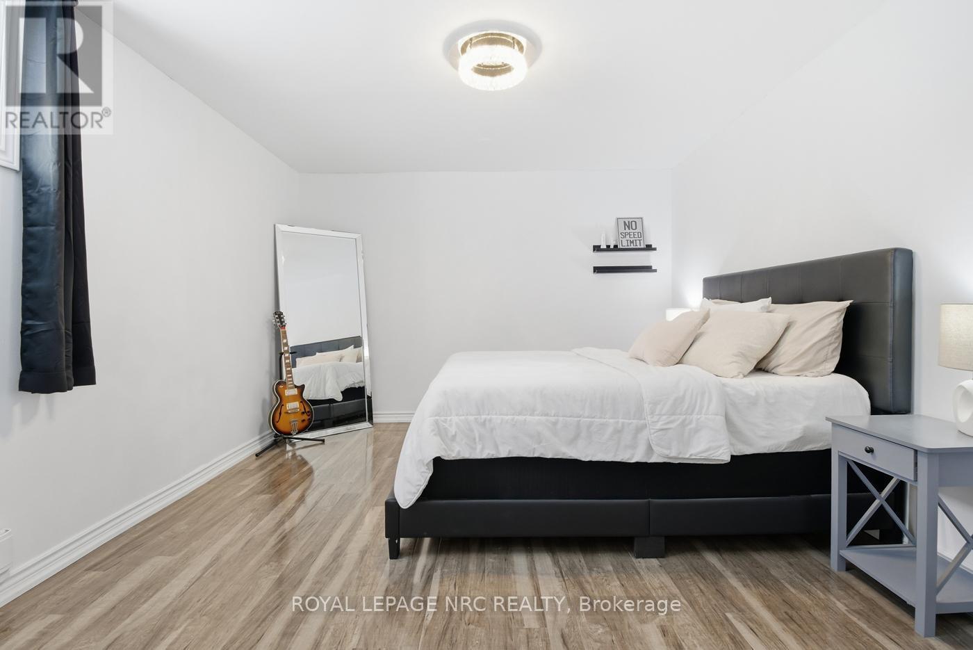 












6384 MONTROSE ROAD

,
Niagara Falls (West Wood),




Ontario
L2H1L6

