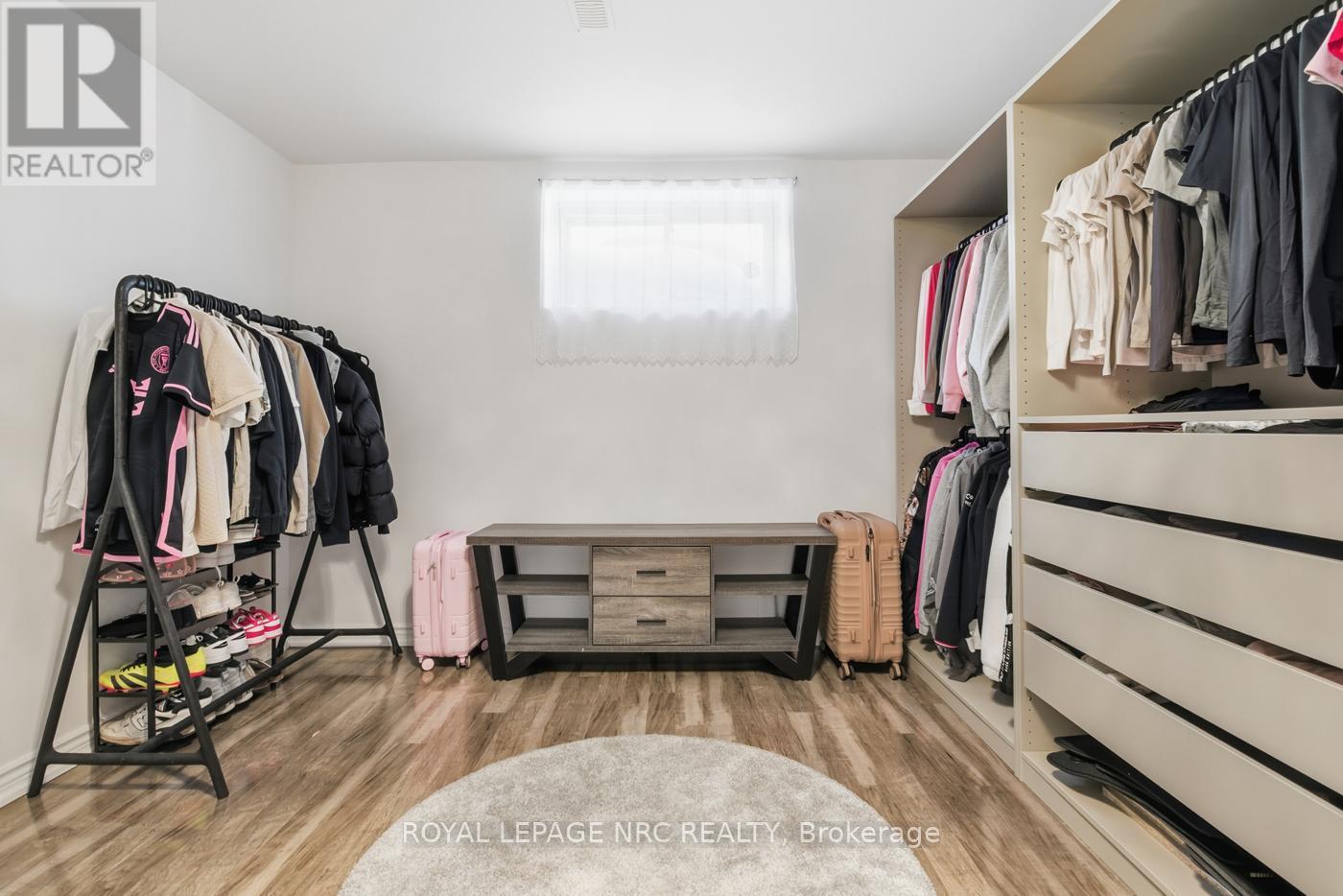 












6384 MONTROSE ROAD

,
Niagara Falls (West Wood),




Ontario
L2H1L6

