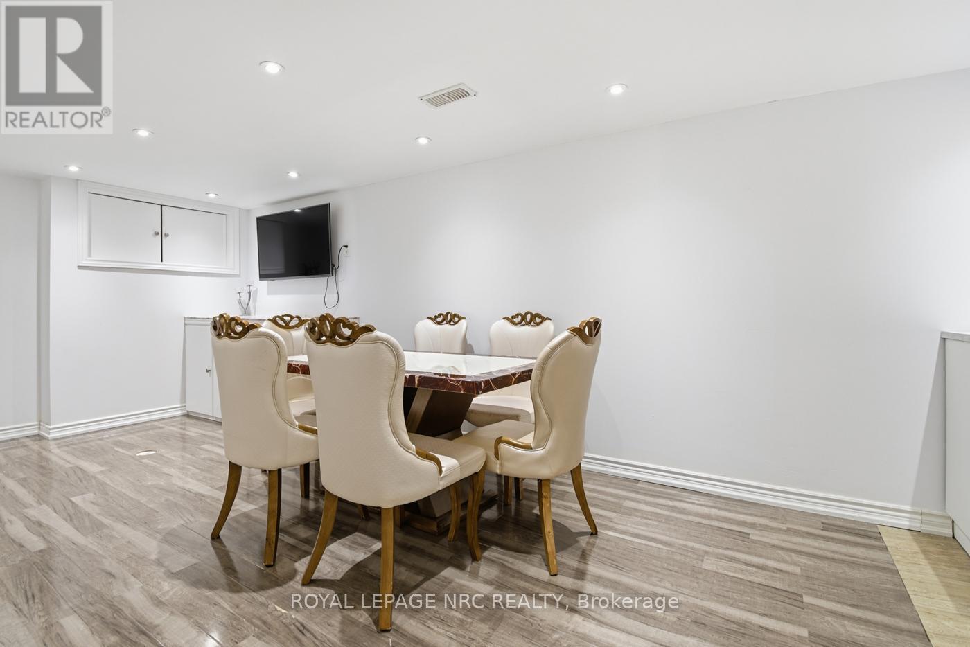 












6384 MONTROSE ROAD

,
Niagara Falls (West Wood),




Ontario
L2H1L6

