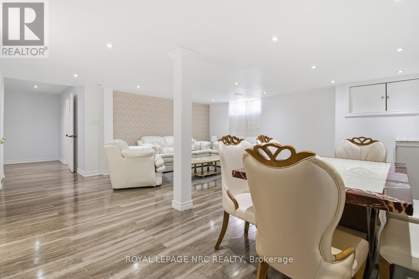 












6384 MONTROSE ROAD

,
Niagara Falls (West Wood),




Ontario
L2H1L6

