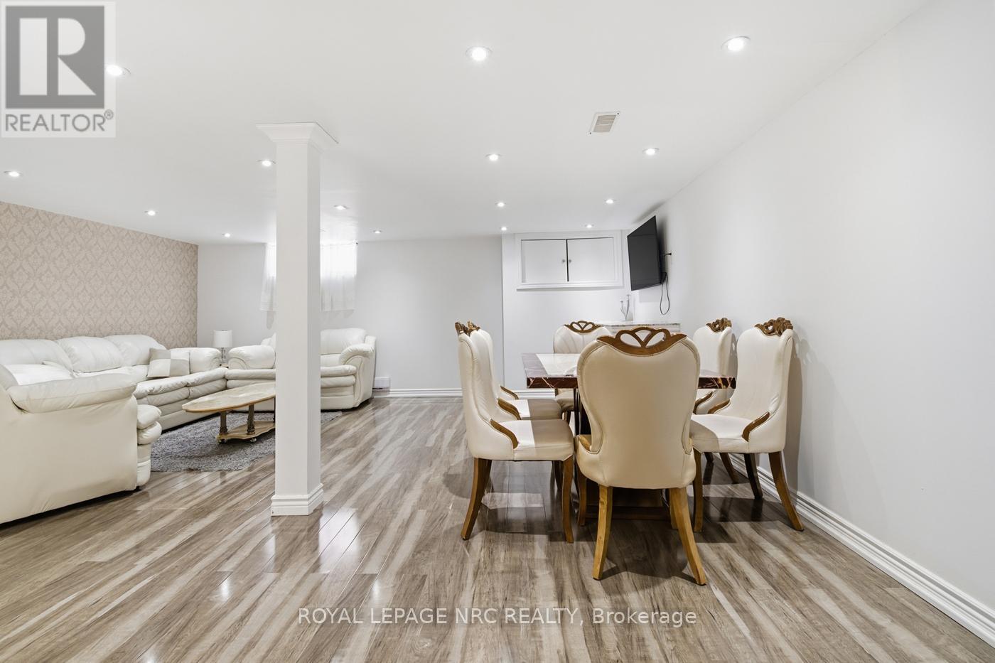 












6384 MONTROSE ROAD

,
Niagara Falls (West Wood),




Ontario
L2H1L6

