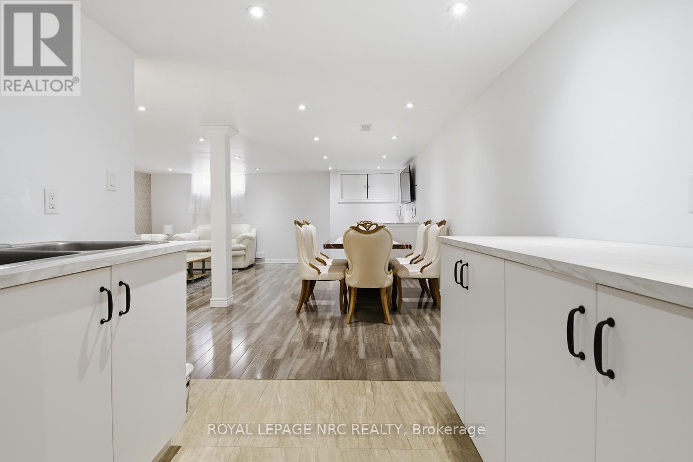 












6384 MONTROSE ROAD

,
Niagara Falls (West Wood),




Ontario
L2H1L6

