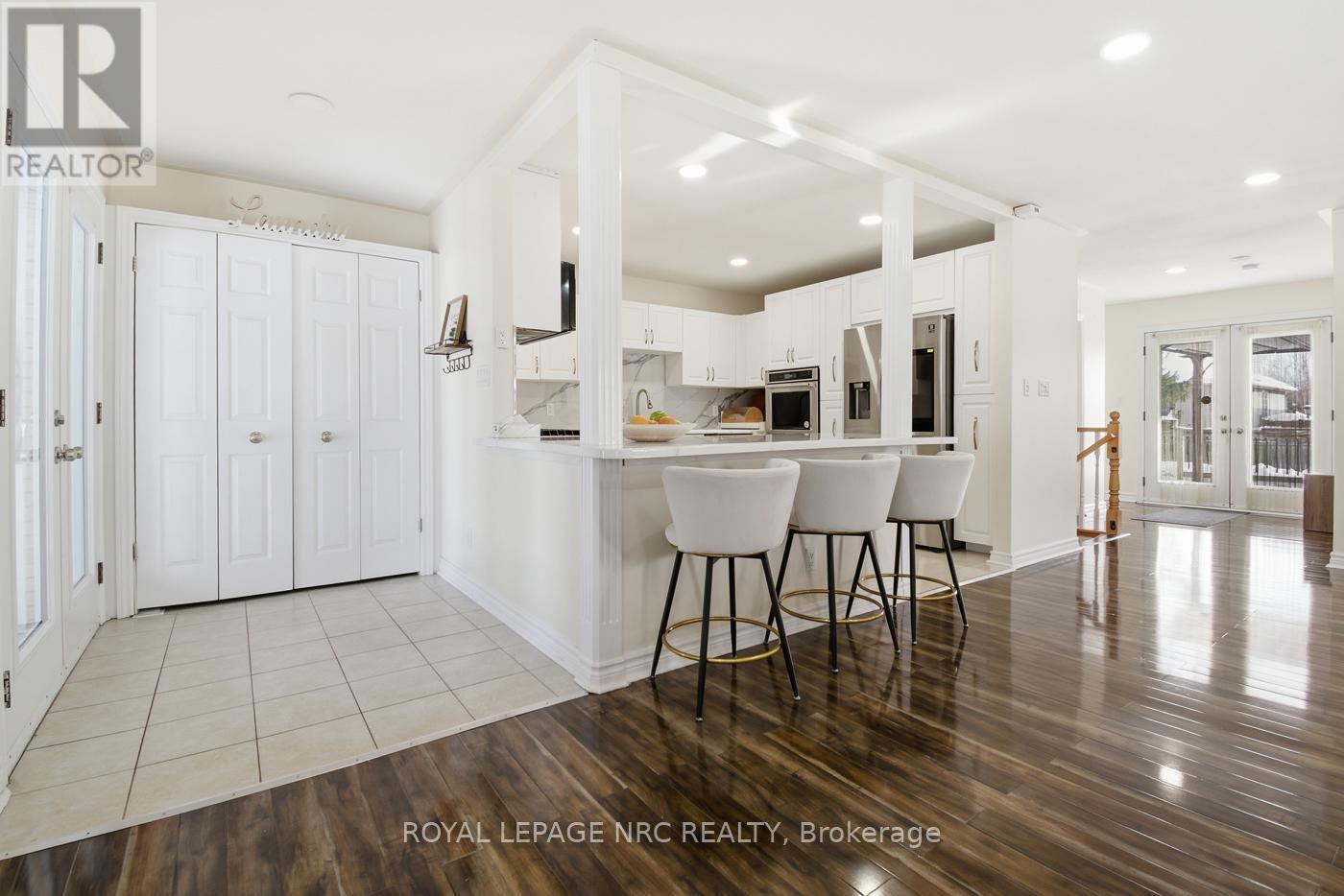 












6384 MONTROSE ROAD

,
Niagara Falls (West Wood),




Ontario
L2H1L6

