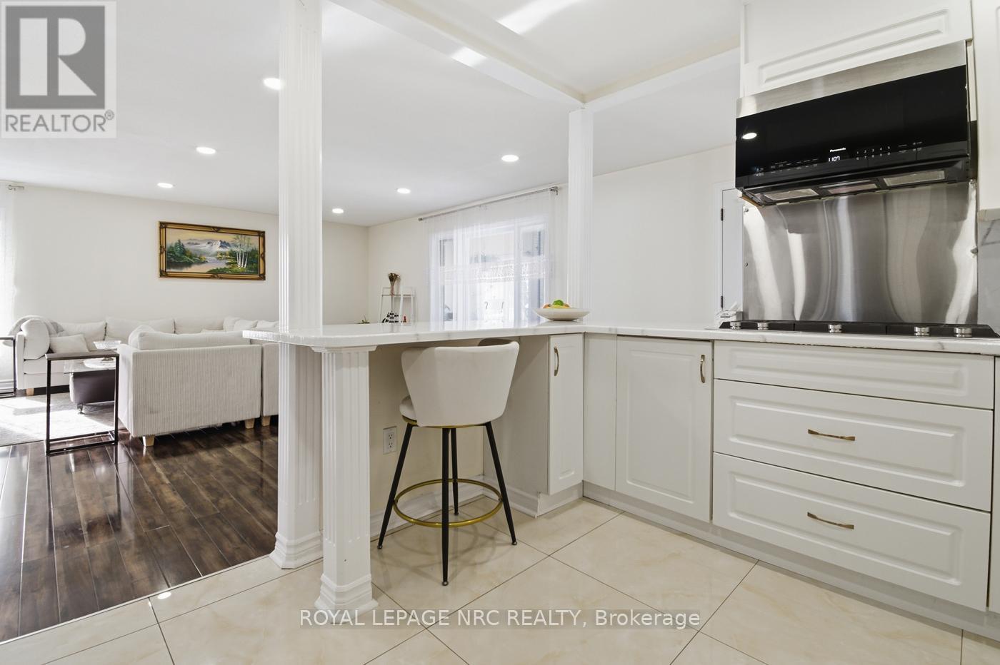 












6384 MONTROSE ROAD

,
Niagara Falls (West Wood),




Ontario
L2H1L6

