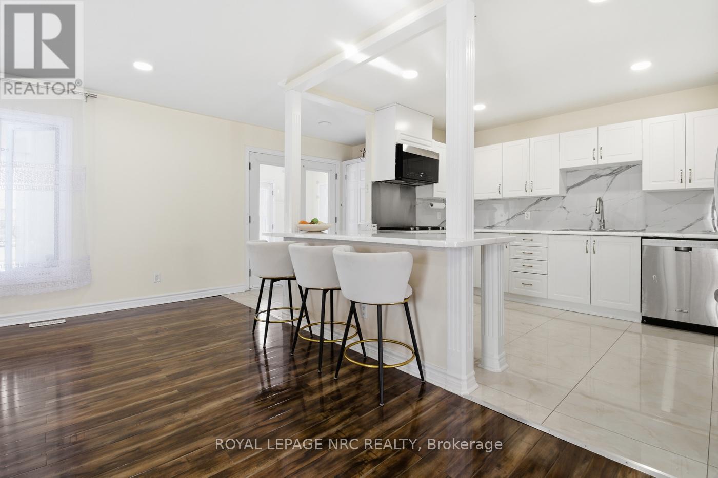 












6384 MONTROSE ROAD

,
Niagara Falls (West Wood),




Ontario
L2H1L6

