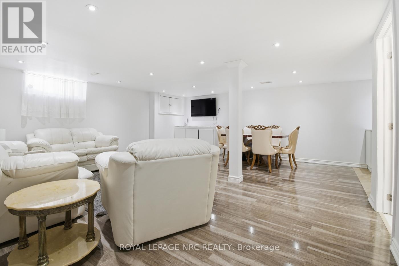 












6384 MONTROSE ROAD

,
Niagara Falls (West Wood),




Ontario
L2H1L6

