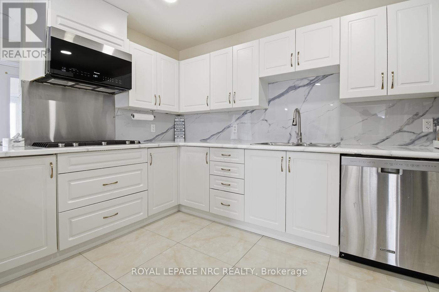 












6384 MONTROSE ROAD

,
Niagara Falls (West Wood),




Ontario
L2H1L6

