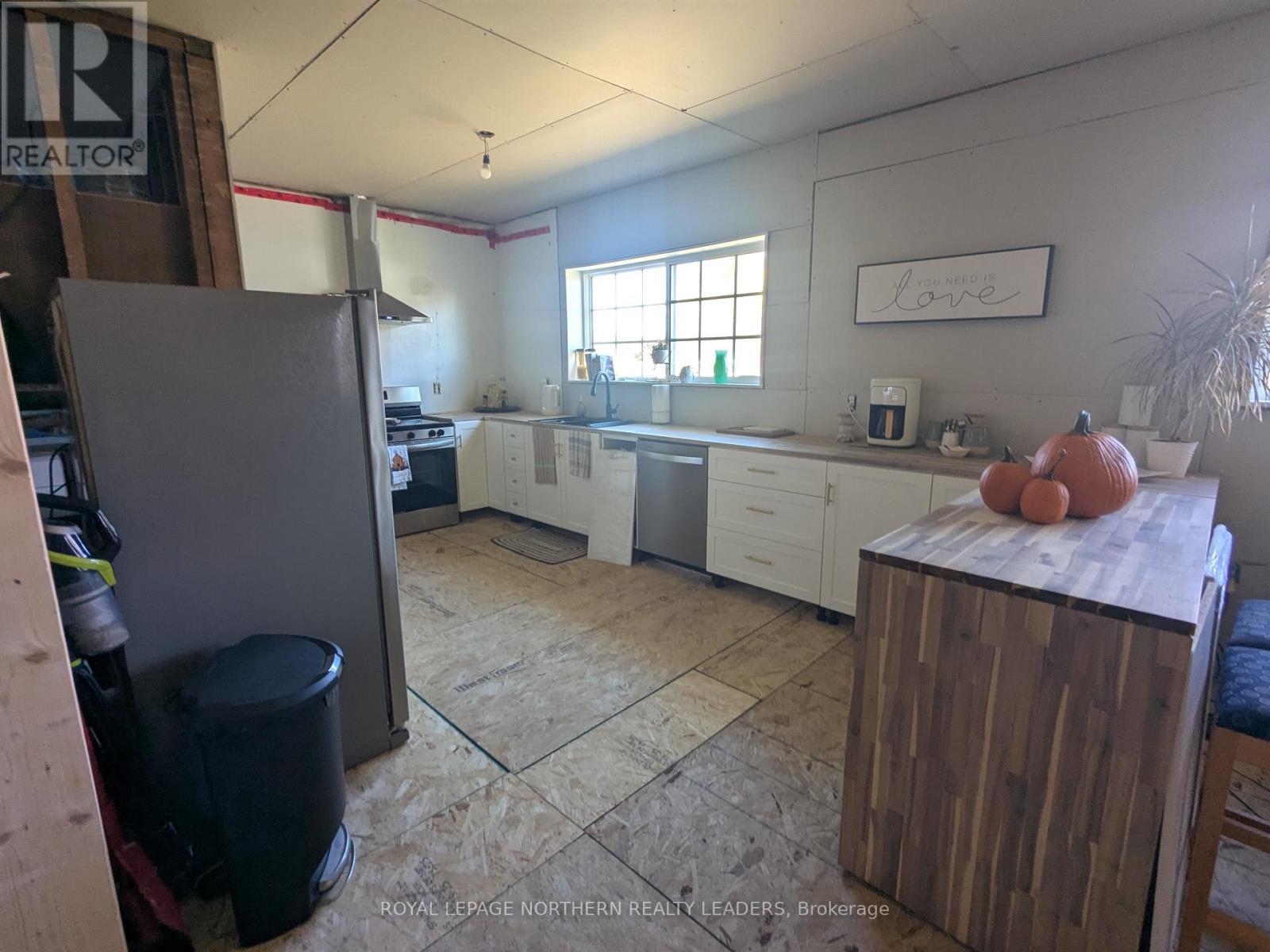 












59 FOURTH STREET

,
Smooth Rock Falls (SRF),




Ontario
P0L2B0

