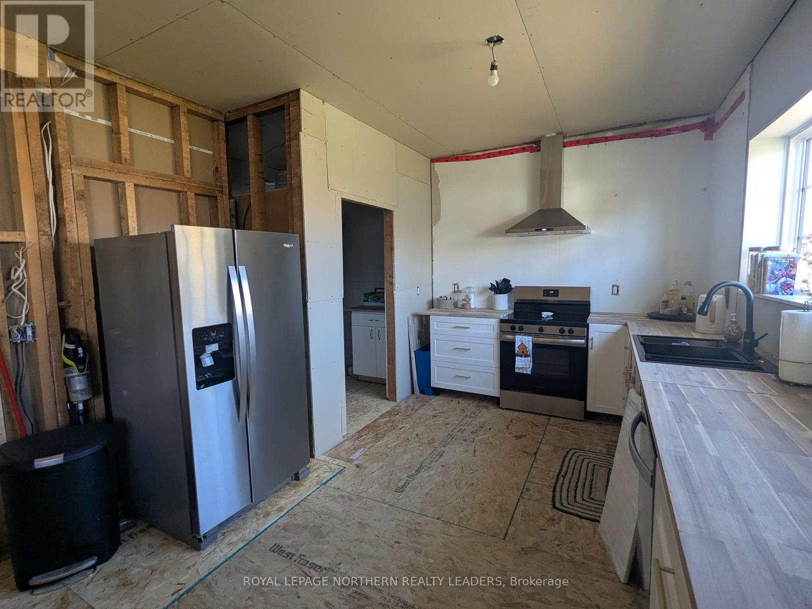 












59 FOURTH STREET

,
Smooth Rock Falls (SRF),




Ontario
P0L2B0

