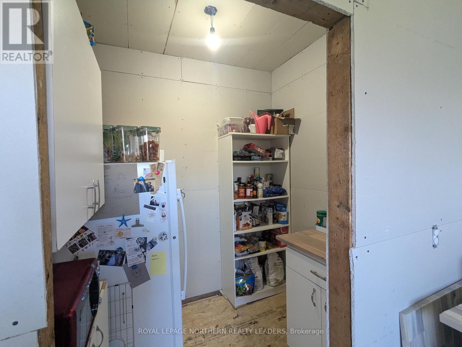 












59 FOURTH STREET

,
Smooth Rock Falls (SRF),




Ontario
P0L2B0

