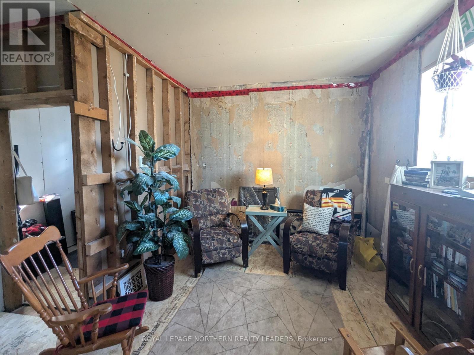 












59 FOURTH STREET

,
Smooth Rock Falls (SRF),




Ontario
P0L2B0

