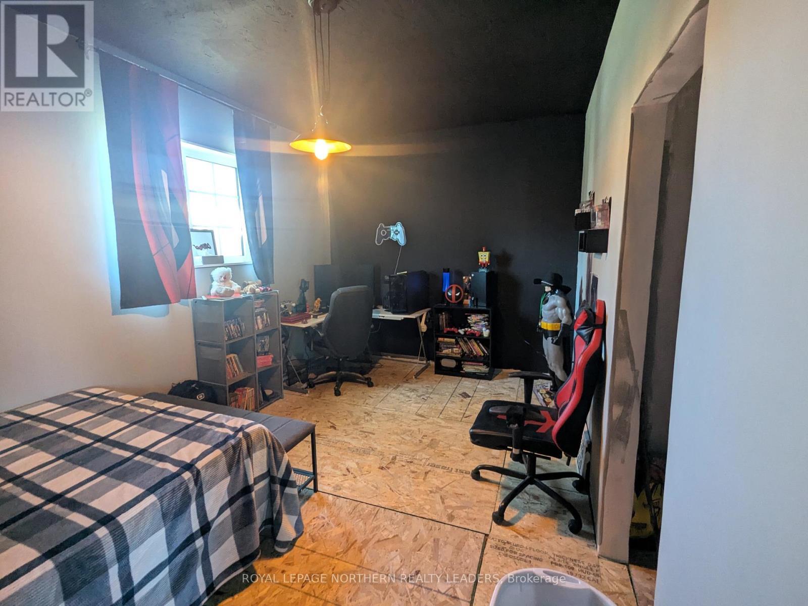 












59 FOURTH STREET

,
Smooth Rock Falls (SRF),




Ontario
P0L2B0

