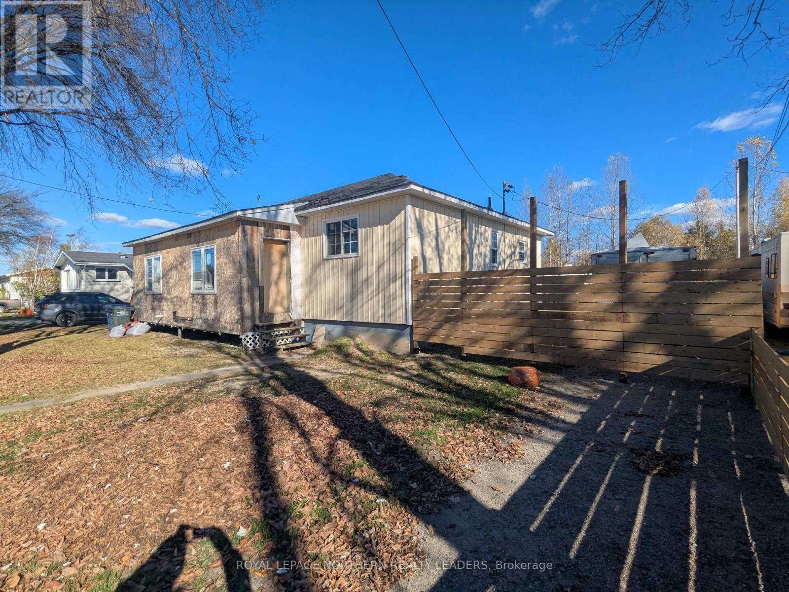 












59 FOURTH STREET

,
Smooth Rock Falls (SRF),




Ontario
P0L2B0

