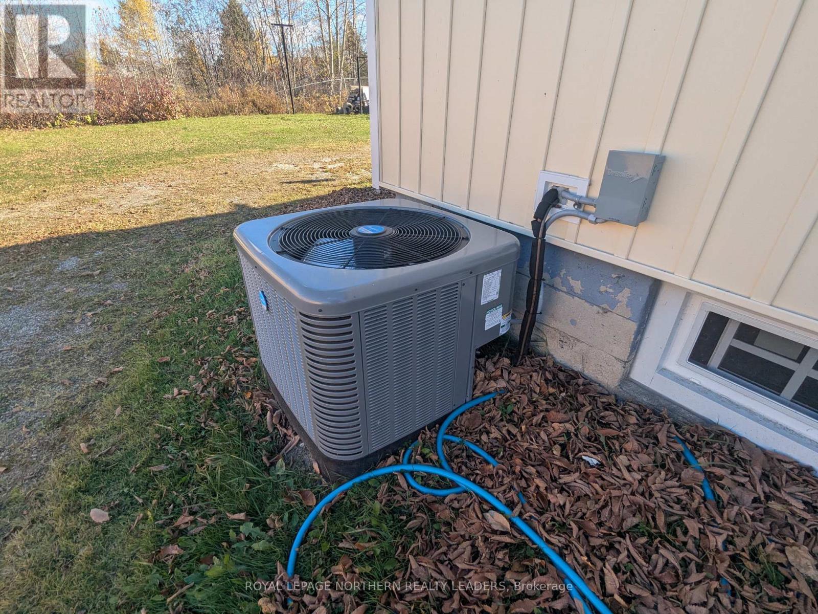 












59 FOURTH STREET

,
Smooth Rock Falls (SRF),




Ontario
P0L2B0

