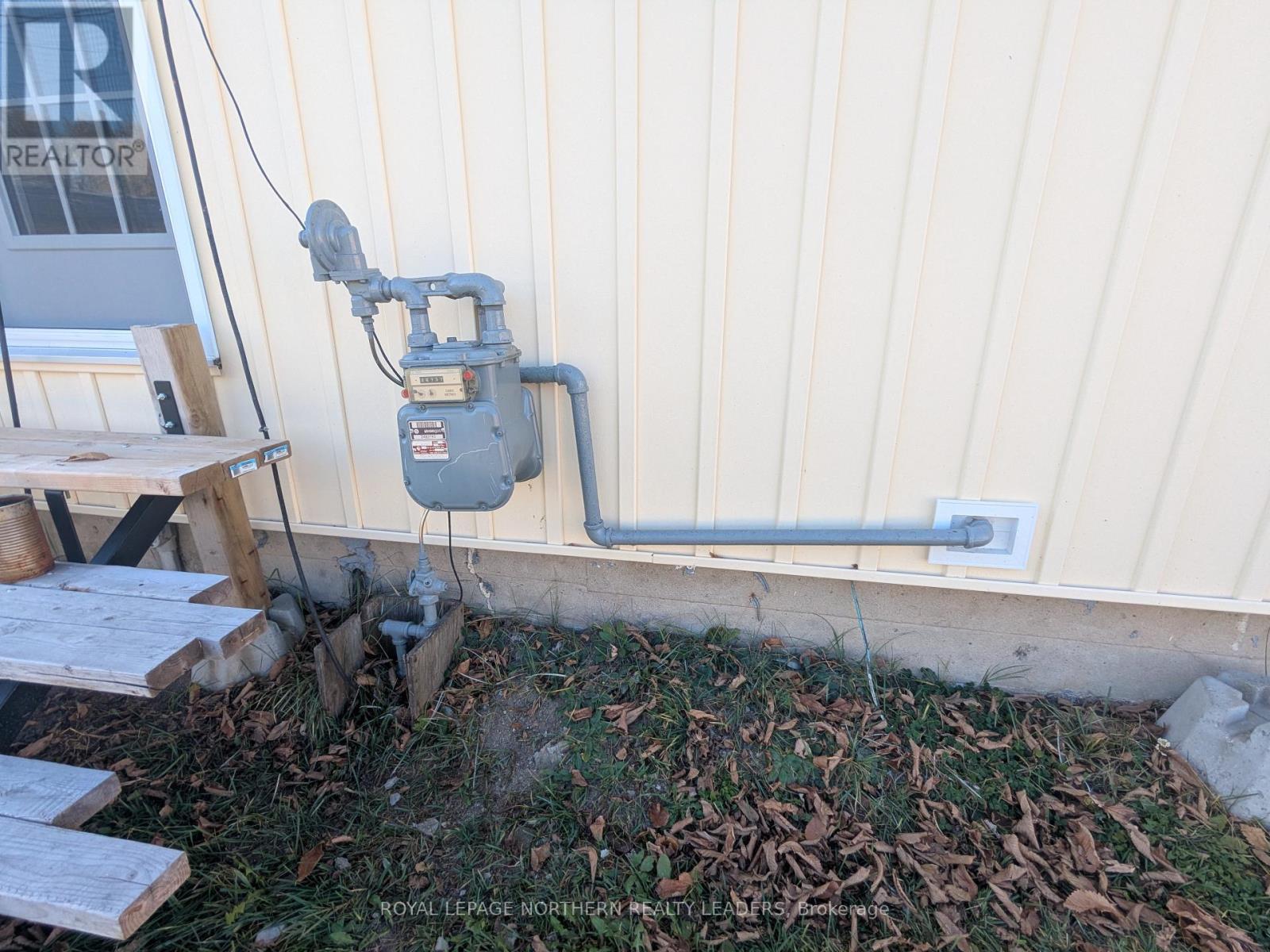 












59 FOURTH STREET

,
Smooth Rock Falls (SRF),




Ontario
P0L2B0

