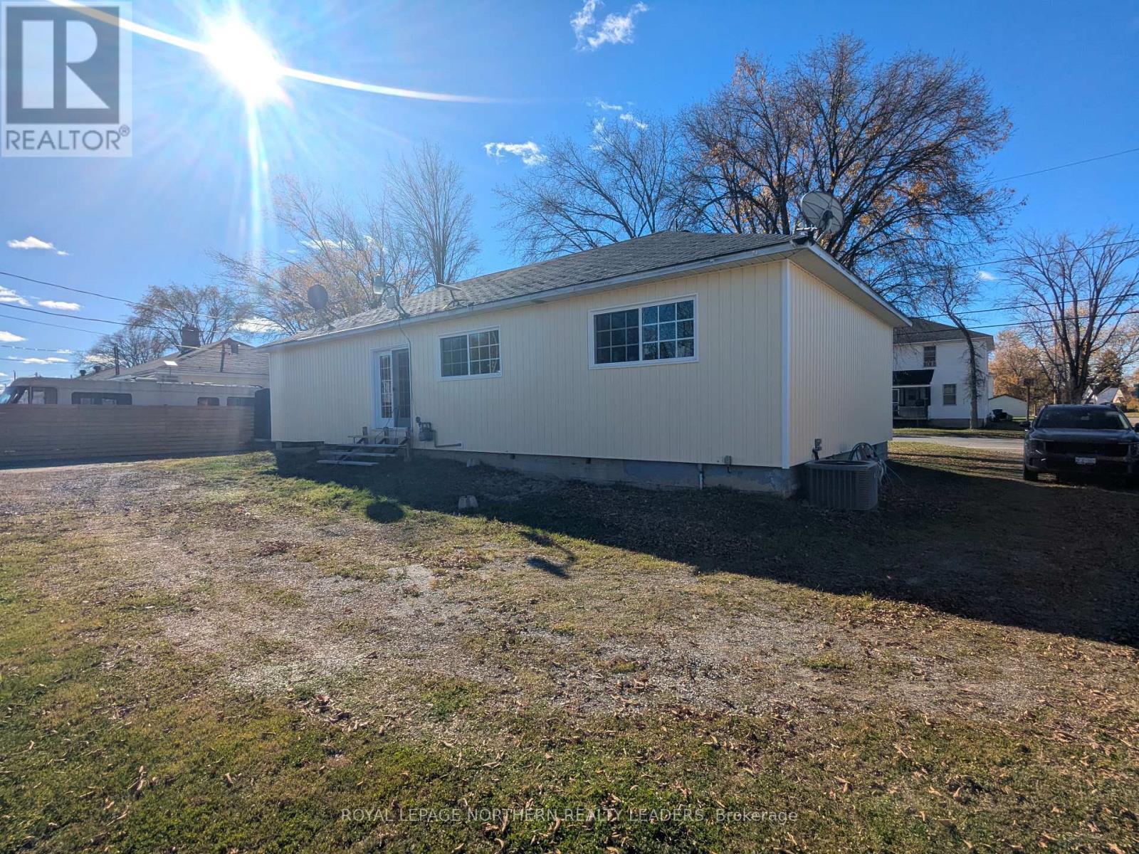 












59 FOURTH STREET

,
Smooth Rock Falls (SRF),




Ontario
P0L2B0

